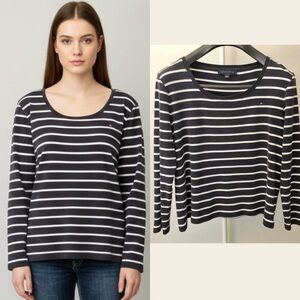 TOMMY HILFIGER Strips Black & White Pattern Scoop Neck Casual Blouse Sweatshirt.